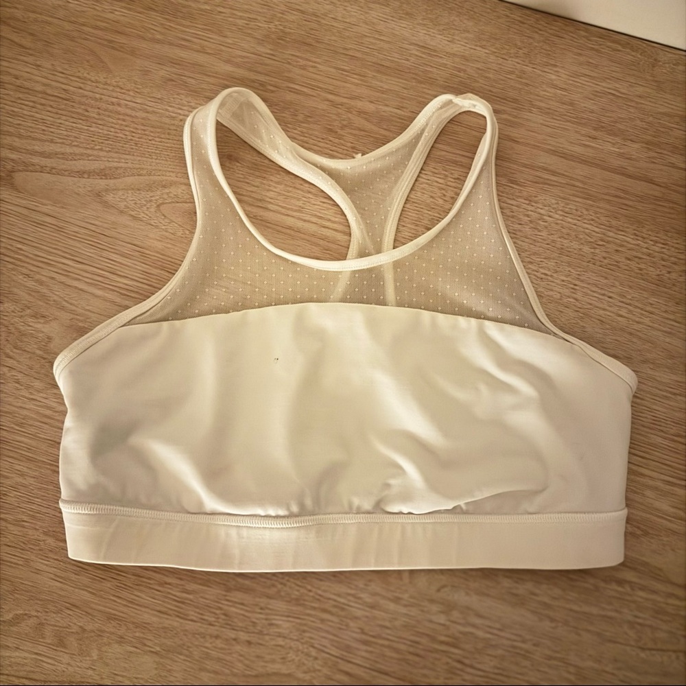 Lululemon women’s mesh sports bra